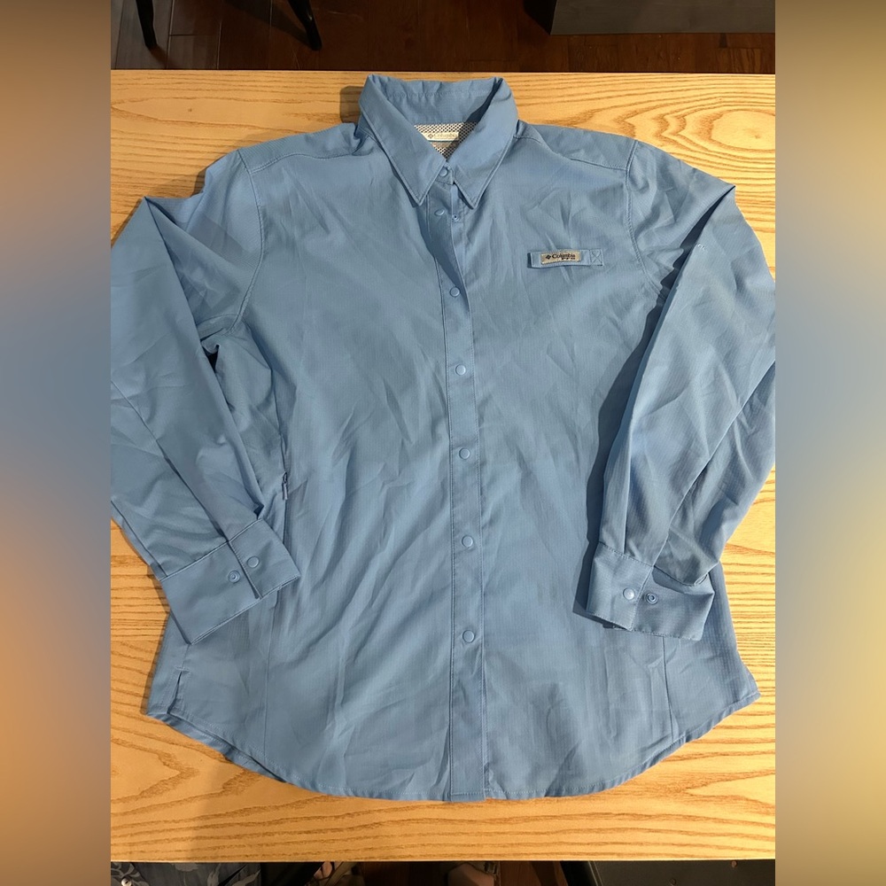 Columbia Sky Blue PFG Top. Size Large.